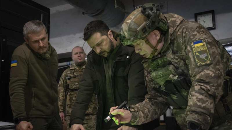 Он такое любит. В Киеве рассказали, как генералы обманывают Зеленского